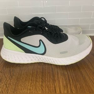 Nike Revolution Women’s Size 7.5